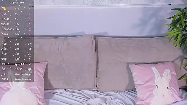 Molly Platt online show from September 30, 2025, 12:05 am