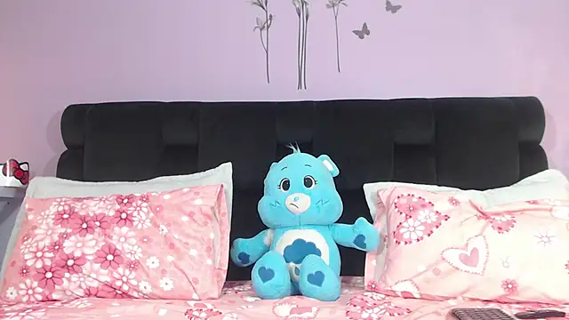 Snapshot of KendallWings chatting on October 23, 2025, 6:17 pm KendallWings online show from October 23, 2025, 6:17 pm