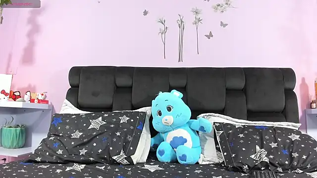 Snapshot of KendallWings chatting on November 6, 2025, 12:14 am KendallWings online show from November 6, 2025, 12:14 am