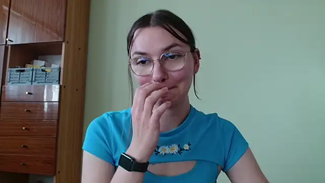 Snapshot of LooveELLYx chatting on October 10, 2025, 6:36 am LooveELLYx online show from October 10, 2025, 6:36 am