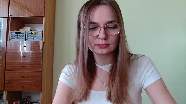 Snapshot of LooveELLYx chatting on October 4, 2025, 6:37 am LooveELLYx online show from October 4, 2025, 6:37 am