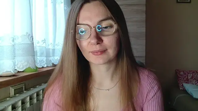 Snapshot of LooveELLYx chatting on December 15, 2025, 7:25 am LooveELLYx online show from December 15, 2025, 7:25 am