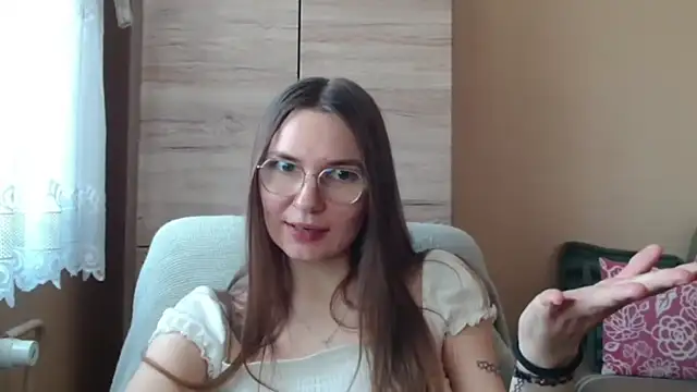 Snapshot of LooveELLYx chatting on March 4, 2025, 8:02 am LooveELLYx online show from March 4, 2025, 8:02 am