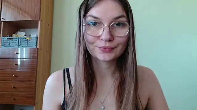 Snapshot of LooveELLYx chatting on October 18, 2025, 7:10 am LooveELLYx online show from October 18, 2025, 7:10 am