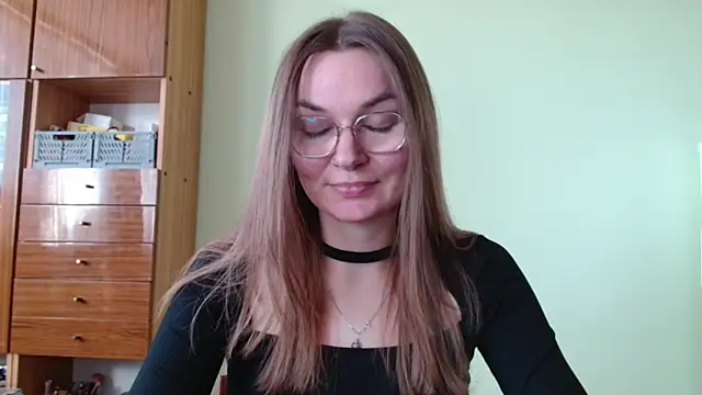 Snapshot of LooveELLYx chatting on October 20, 2025, 1:33 pm LooveELLYx online show from October 20, 2025, 1:33 pm