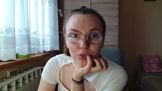 Snapshot of LooveELLYx chatting on December 1, 2025, 7:42 am LooveELLYx online show from December 1, 2025, 7:42 am