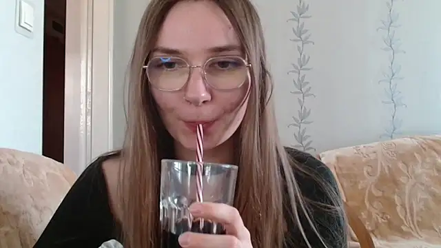 Snapshot of LooveELLYx chatting on March 21, 2025, 11:12 am LooveELLYx online show from March 21, 2025, 11:12 am