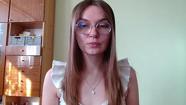 Snapshot of LooveELLYx chatting on October 2, 2025, 1:47 pm LooveELLYx online show from October 2, 2025, 1:47 pm