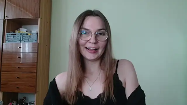 Snapshot of LooveELLYx chatting on October 8, 2025, 1:34 pm LooveELLYx online show from October 8, 2025, 1:34 pm