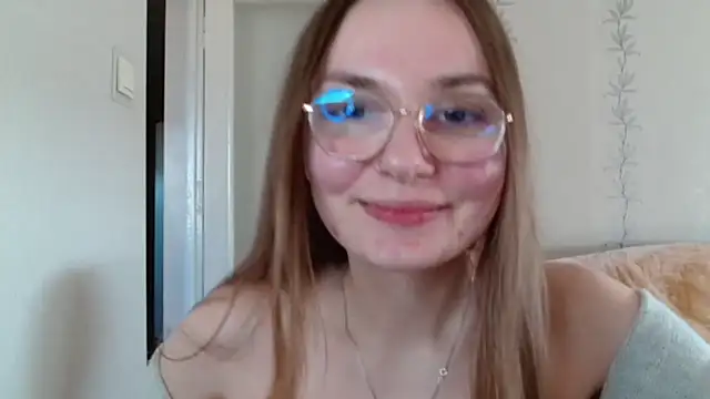 Snapshot of LooveELLYx chatting on March 18, 2025, 2:39 pm LooveELLYx online show from March 18, 2025, 2:39 pm