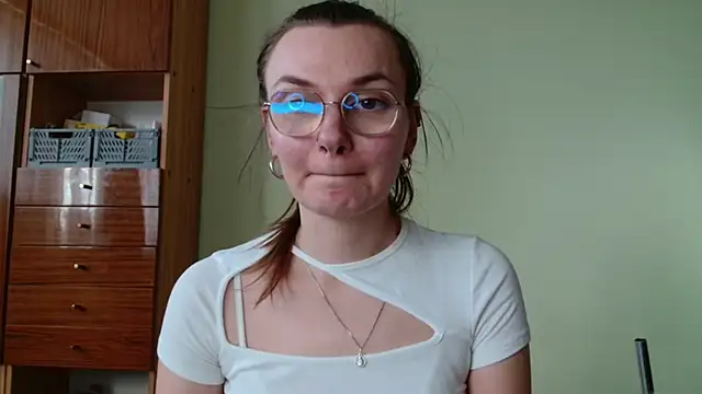 Snapshot of LooveELLYx chatting on October 1, 2025, 1:37 pm LooveELLYx online show from October 1, 2025, 1:37 pm