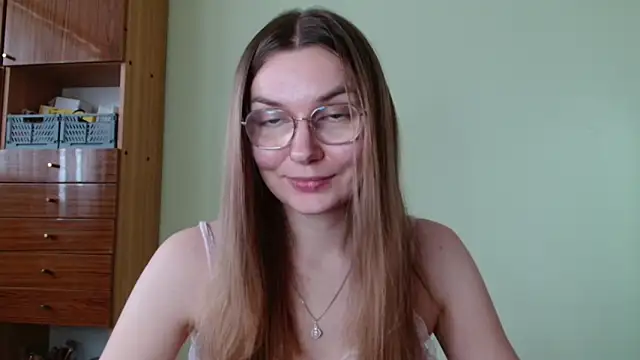 Snapshot of LooveELLYx chatting on October 16, 2025, 1:30 pm LooveELLYx online show from October 16, 2025, 1:30 pm