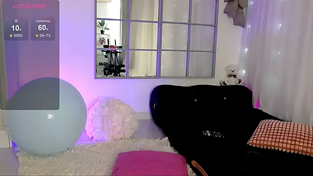 SarahRaynex online show from May 15, 2026, 10:46 am