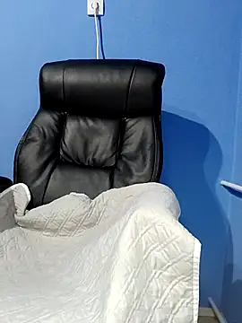 Lora85 online show from February 3, 2026, 3:28 pm