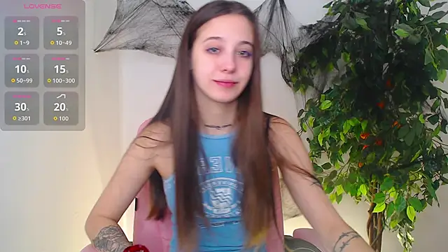 Snapshot of Little_cherryy__ chatting on October 28, 2025, 8:13 am Little cherryy online show from October 28, 2025, 8:13 am