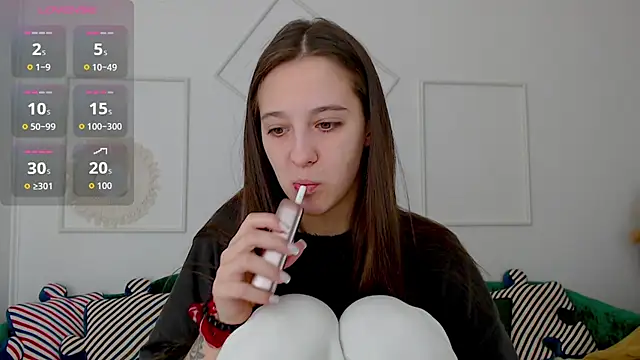 Snapshot of Little_cherryy__ chatting on October 2, 2025, 6:39 am Little cherryy online show from October 2, 2025, 6:39 am