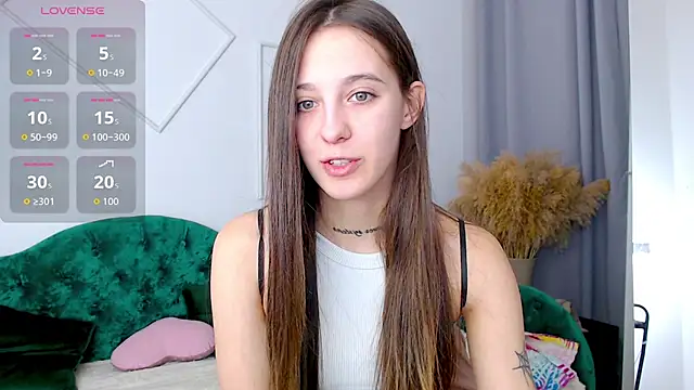 Snapshot of Little_cherryy__ chatting on September 17, 2025, 6:26 am Little cherryy online show from September 17, 2025, 6:26 am