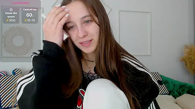 Snapshot of Little_cherryy__ chatting on September 30, 2025, 6:52 am Little cherryy online show from September 30, 2025, 6:52 am