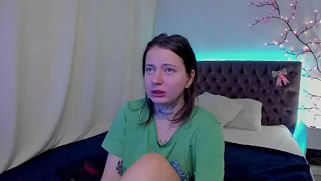 Snapshot of LilaVame chatting on October 1, 2025, 3:33 am LilaVame online show from October 1, 2025, 3:33 am