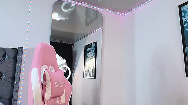 GraceWallace  online show from November 22, 2025, 11:03 pm