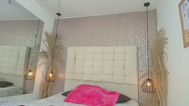 Snapshot of LexieBloom chatting on January 14, 2026, 3:43 am LexieBloom online show from January 14, 2026, 3:43 am