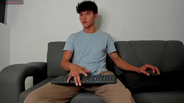 2Amateur Guys online show from January 18, 2026, 12:03 am