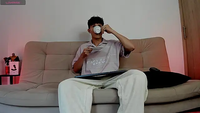 Snapshot of 2Amateur_Guys chatting on November 6, 2025, 10:25 pm 2Amateur Guys online show from November 6, 2025, 10:25 pm