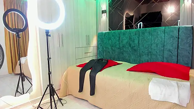 Snapshot of Cherry_Castillo chatting on October 23, 2025, 12:04 pm Cherry Castillo online show from October 23, 2025, 12:04 pm