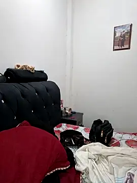 Snapshot of Hanna_Kieran chatting on October 21, 2025, 3:44 pm Hanna Kieran online show from October 21, 2025, 3:44 pm