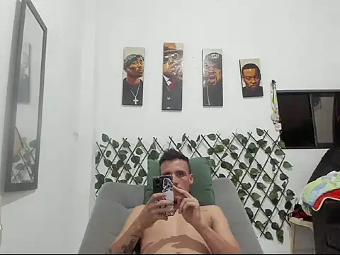Snapshot of Latins_Boss chatting on June 11, 2026, 12:32 am Latins Boss online show from June 11, 2026, 12:32 am