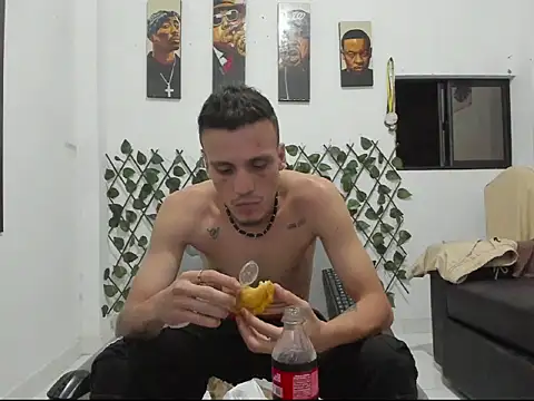 Snapshot of Latins_Boss chatting on April 3, 2026, 12:06 am Latins Boss online show from April 3, 2026, 12:06 am