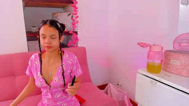 Snapshot of Danesacronin chatting on November 25, 2025, 8:09 pm Danesacronin online show from November 25, 2025, 8:09 pm