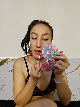 Oriana111 online show from May 27, 2026, 12:56 pm