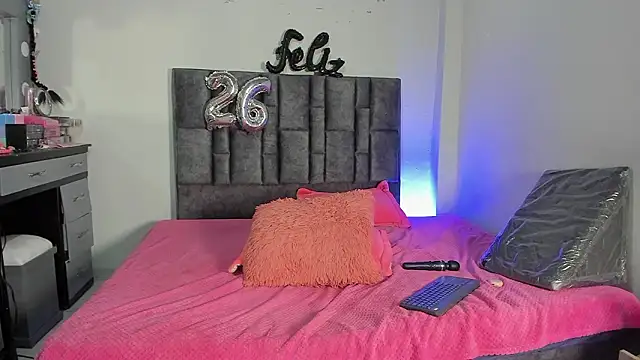 Esmeraldaa- online show from March 6, 2026, 10:16 pm