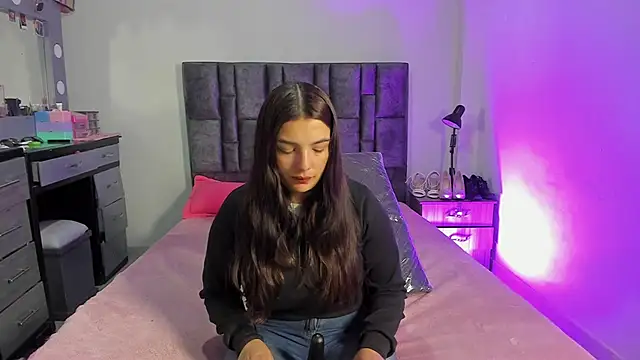 Esmeraldaa- online show from January 18, 2026, 10:07 am