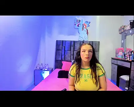 Esmeraldaa- online show from November 16, 2025, 9:30 pm