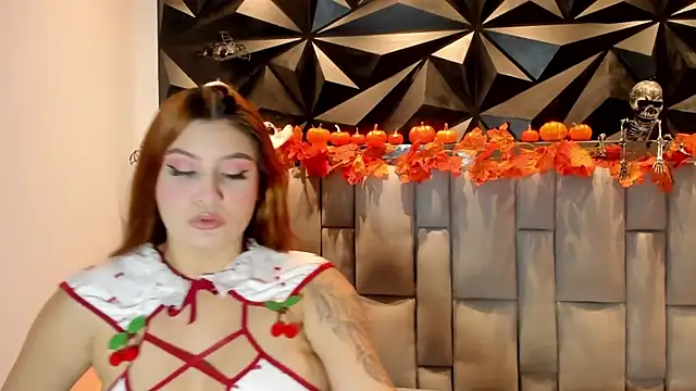 megan whitee   online show from October 29, 2025, 2:21 am