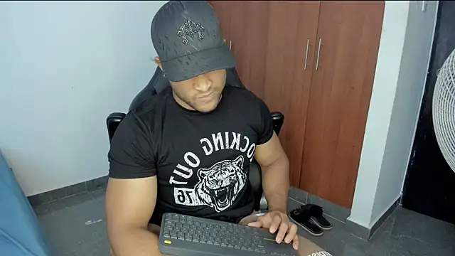 Evansdark1 online show from April 14, 2026, 10:15 pm