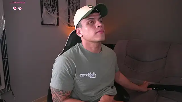 Snapshot of tyler_muscle1 chatting on October 15, 2025, 2:21 am tyler muscle1 online show from October 15, 2025, 2:21 am