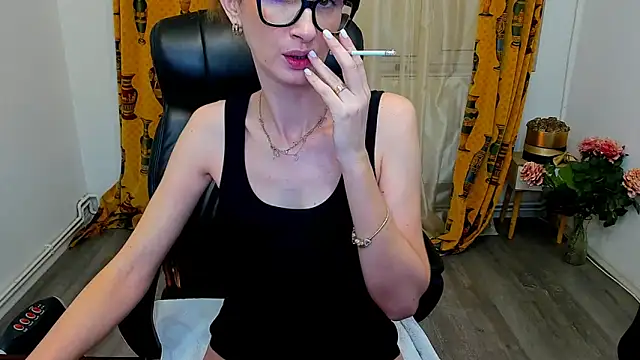 Snapshot of NaughtyWifey1 chatting on February 4, 2026, 5:57 am NaughtyWifey1 online show from February 4, 2026, 5:57 am