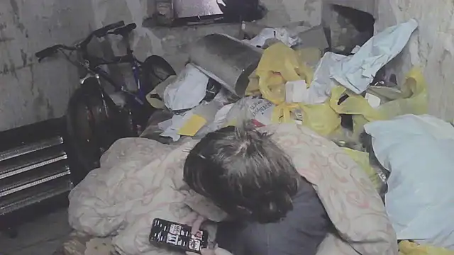 makarov1993 online show from May 6, 2026, 12:47 am