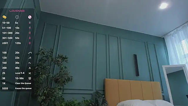 chloe dreammm online show from April 25, 2026, 1:41 pm