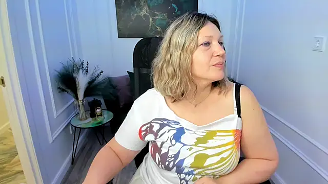 NinaStarle online show from May 17, 2026, 4:34 am