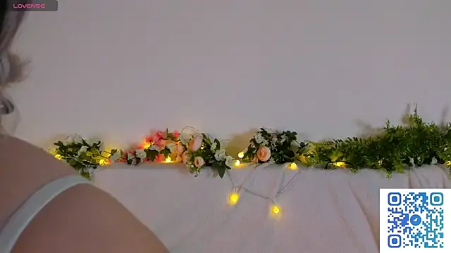 girlllsooft online show from October 5, 2025, 5:14 pm