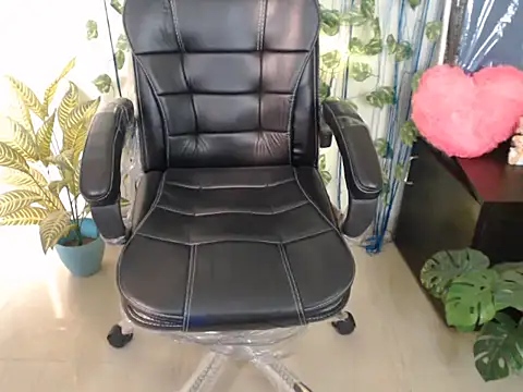 Snapshot of anika_bold chatting on October 22, 2025, 2:55 am anika bold online show from October 22, 2025, 2:55 am