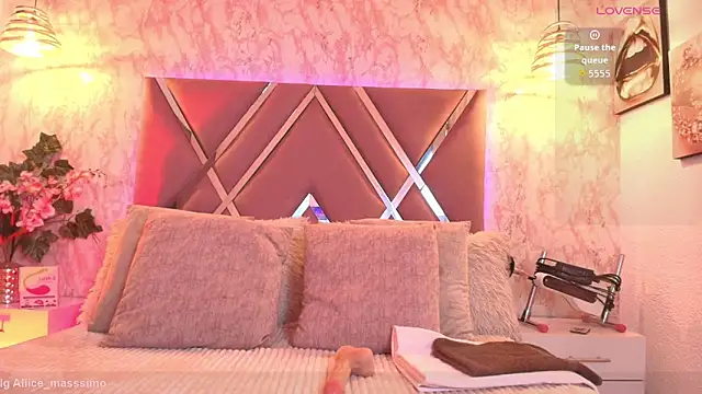 Aliice1  online show from October 4, 2025, 8:43 pm