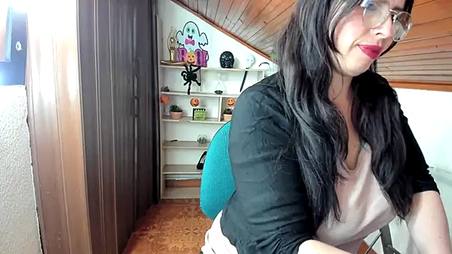 katherine blair online show from October 29, 2025, 12:37 pm