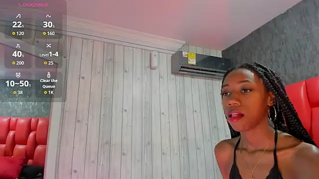 NathalyLeen online show from November 12, 2025, 10:46 pm