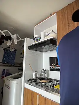 Manu0586 online show from November 17, 2025, 4:00 pm