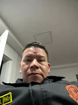 Snapshot of Manu0586 chatting on April 20, 2026, 12:35 am Manu0586 online show from April 20, 2026, 12:35 am